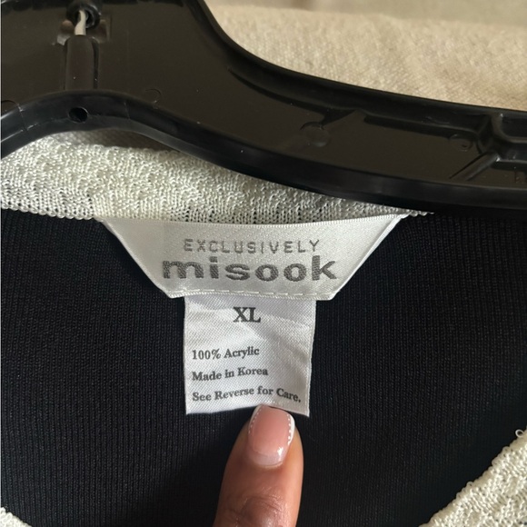 Black and White Long Sleeve Sweater - Picture 2 of 5